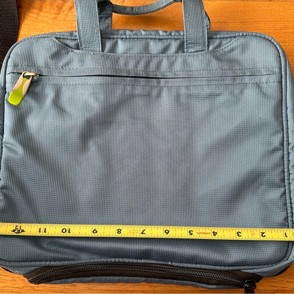 Laptop/Tablet bag: Holds devices up to 10x13” . 3 pockets and detachable strap. - Picture 3 of 4